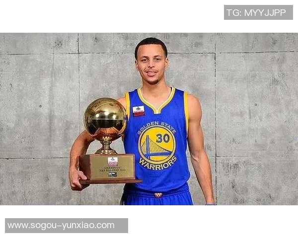 库里半场20分5记三分创纪录领先利拉德克莱紧随其后争夺第二位